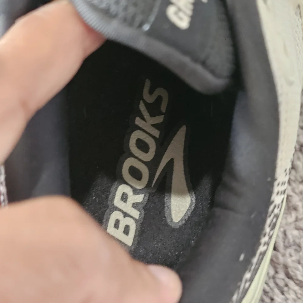 Brooks Ghost Max 2 Running Shoes Size 7.5